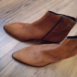 Ateliers suede camel pointed toe bootie - New without tags